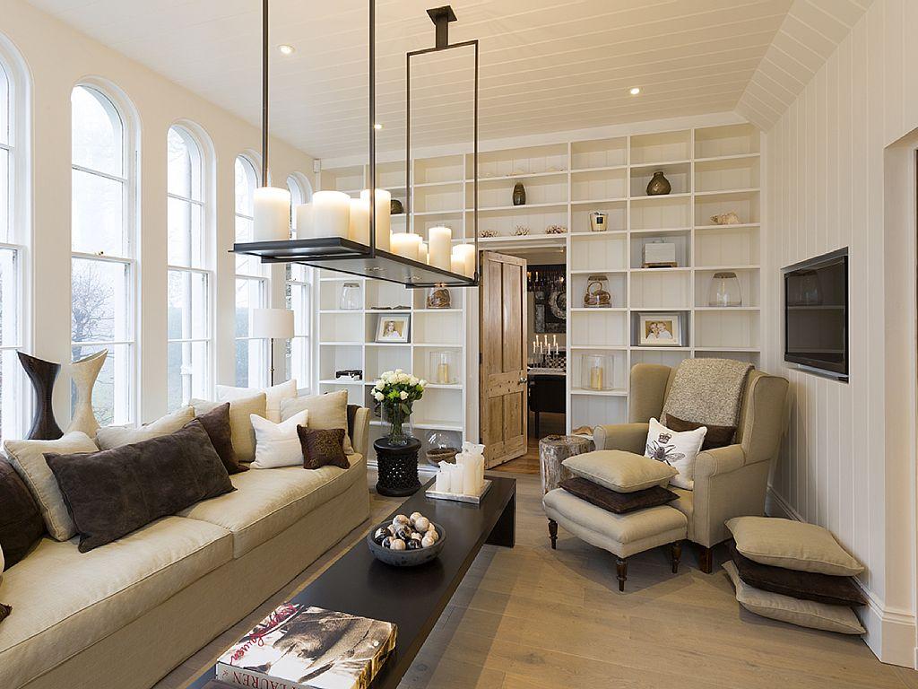 Julia Lounge