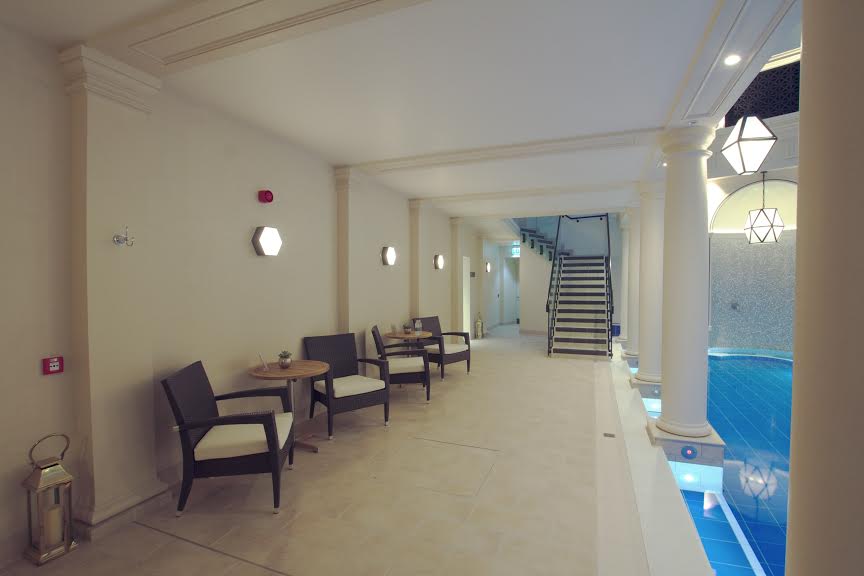 Gainsborough pool side